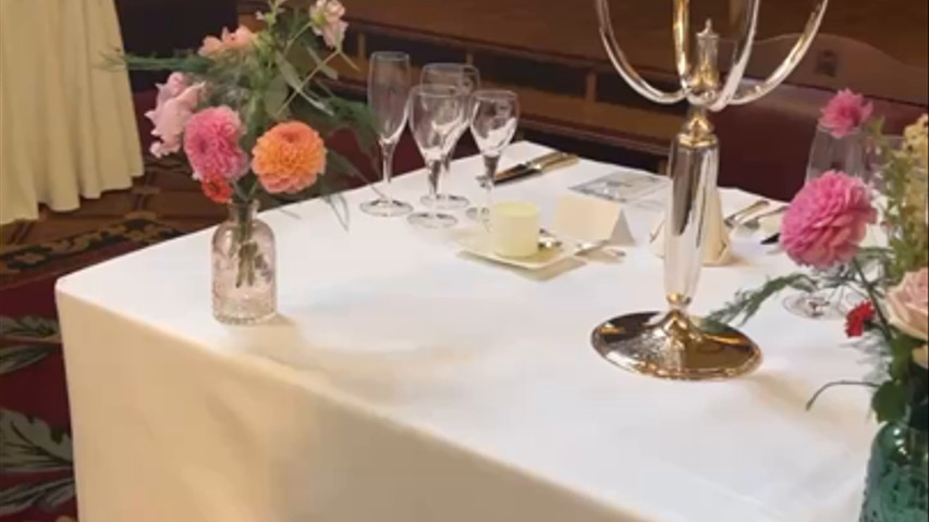 Head table 