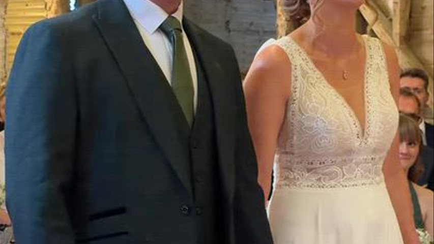 A beautiful Millingbarn wedding for Karen & Andrew
