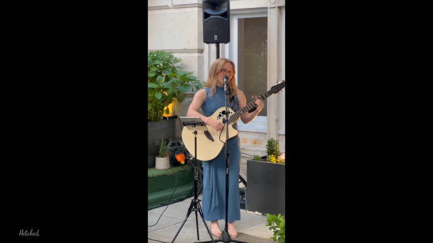 Singing Guitarist 