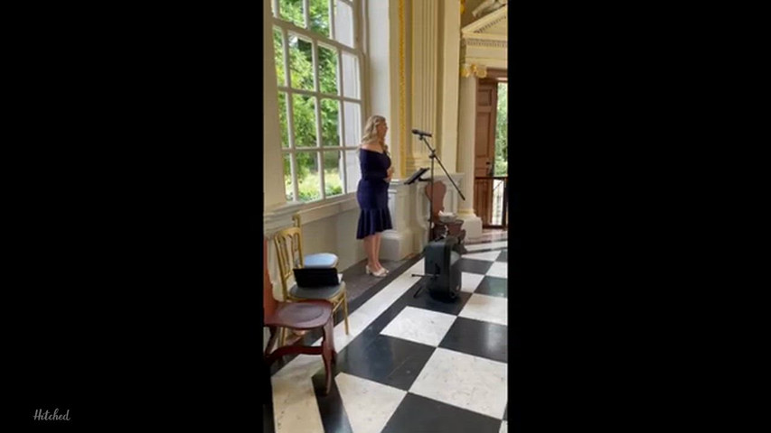 Dreamy Ceremony Singer