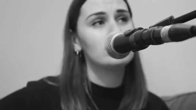 Mae Bradbury - Red Wine Fight Live Session