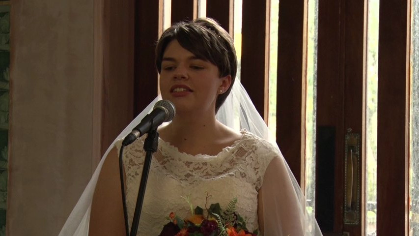 Bride sings before walking down the aisle 