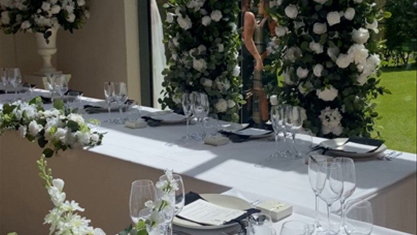 Classic white rose decor