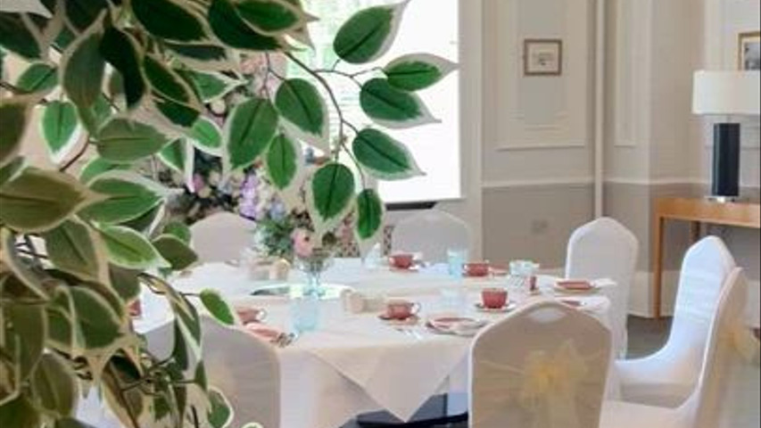 Intimate afternoon tea ceremony 