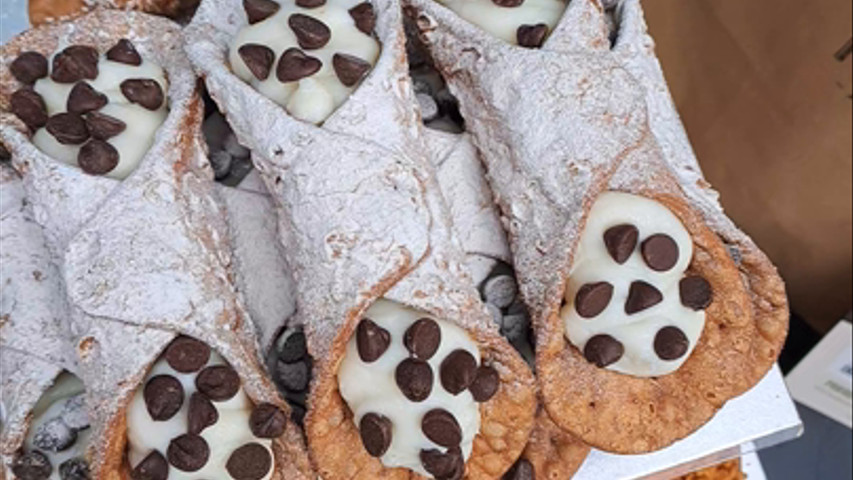 Cannoli pyramid