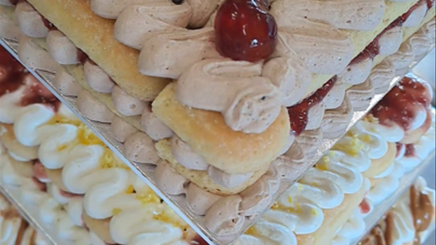 Four tiers tiramisù cake