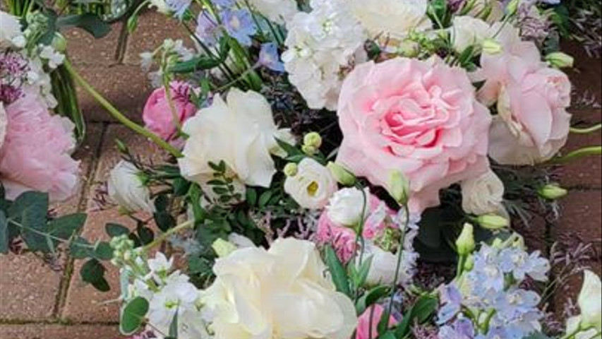 EtRore Flowers floral arrangement