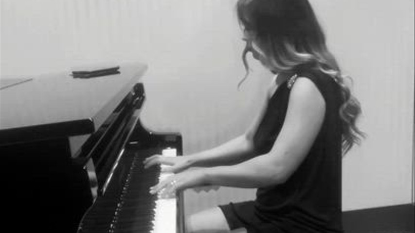Isabella Pianist 