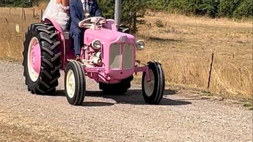 Bride & Groom arrival!