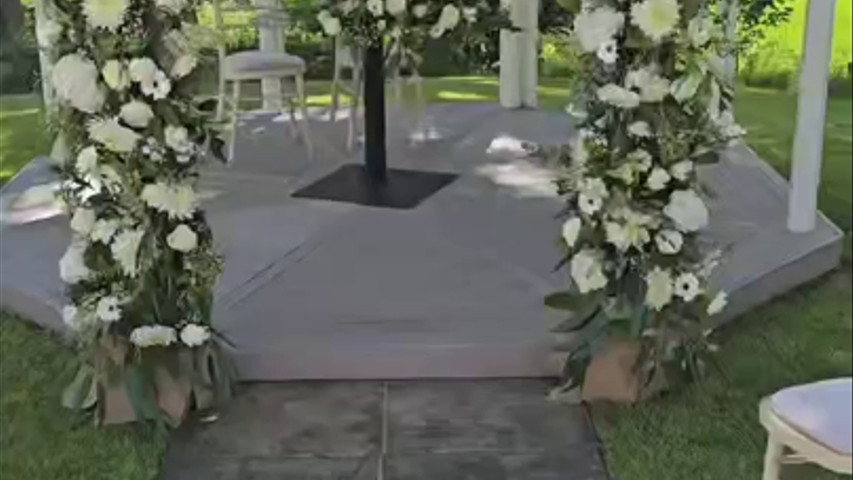 Classic white and green wedding 