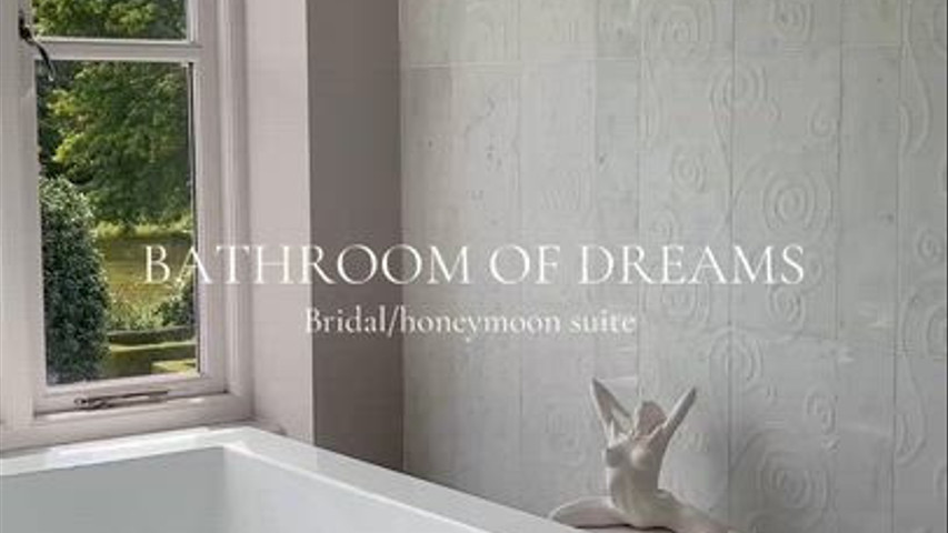 Bridal suite bathroom 