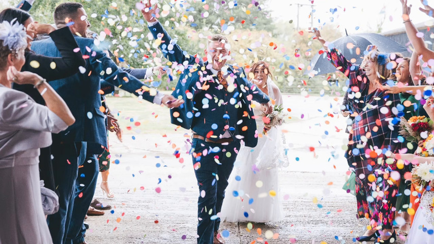 Confetti wedding photos 