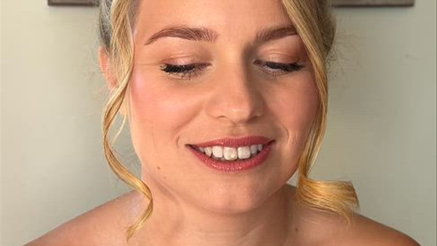 Natural glowing bride 