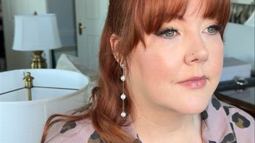Flawless makeup base on rosacea skin… 