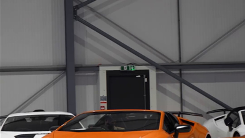 ORANGE Lamborghini Huracan Perfomante Spyder 