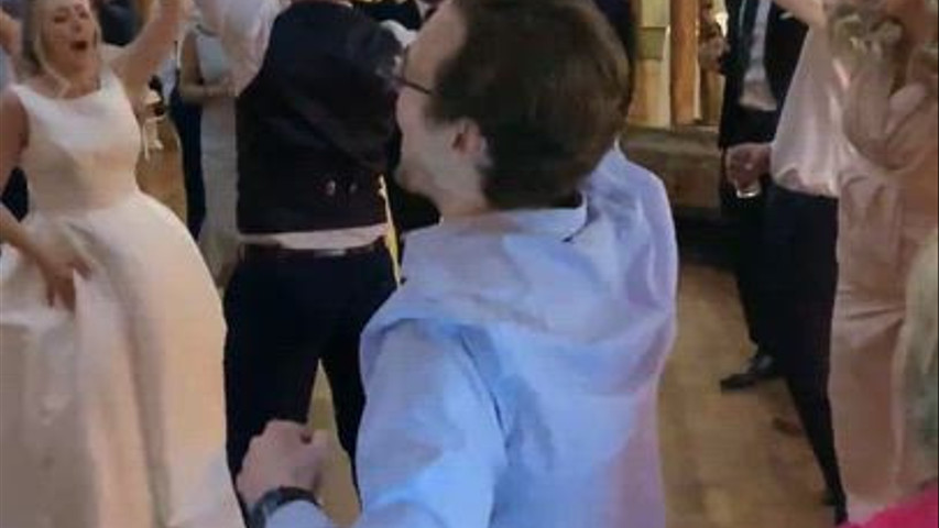 I love weddings in barns