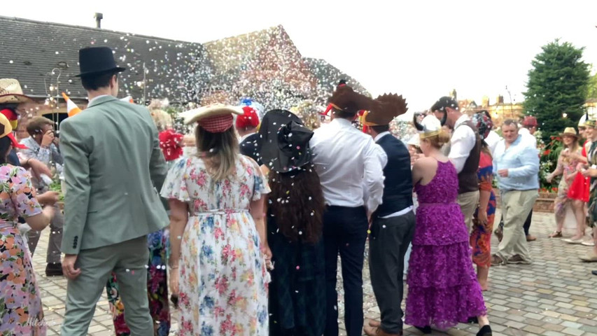 Confetti throwing jess alex 19 07 25 1 1 175697805381182