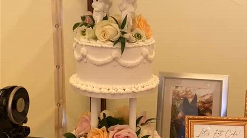 Lambeth Three Tier with Pillars