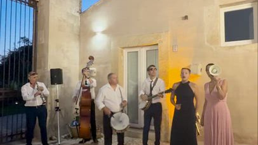 Vintage Roaming Band