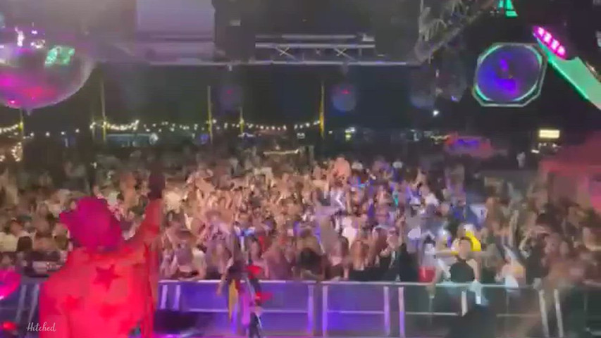 Des Mitchell live on stage