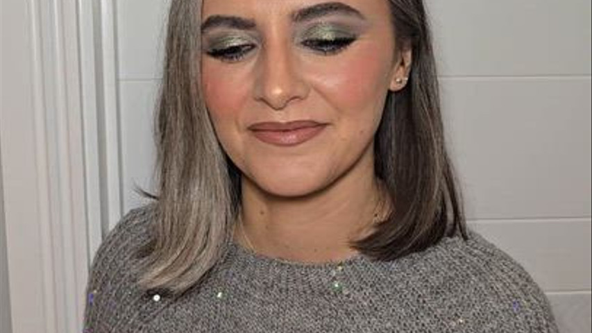 Smokey eye look for beautiful Dana
