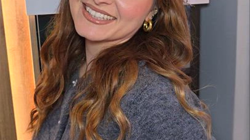 Soft smokey eyes and glowing skin for Clara