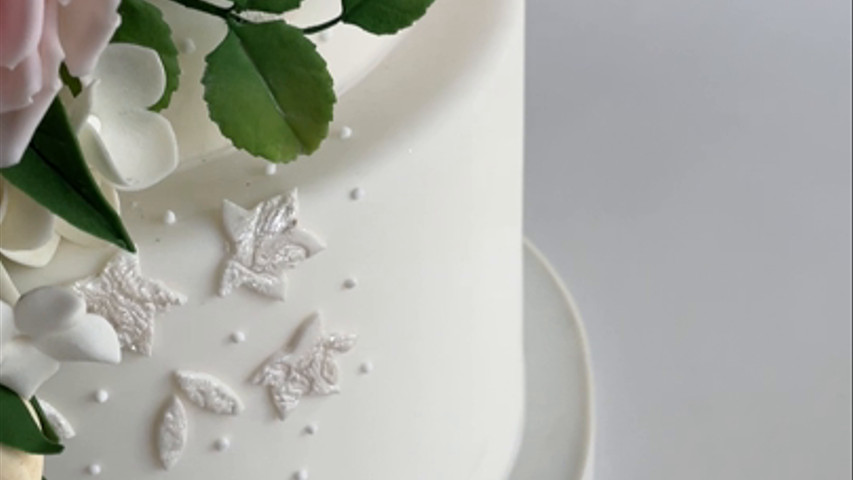 Pretty Tasty modern floral cake
