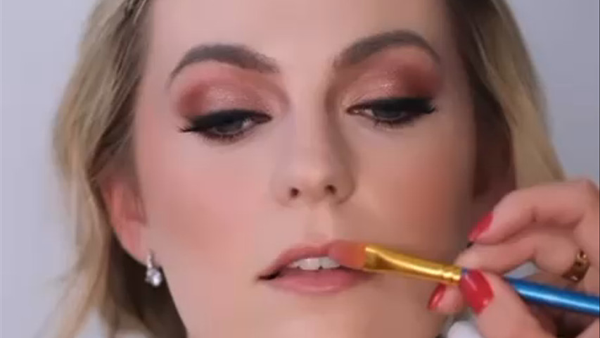 Rose gold makeup