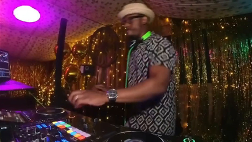 DJ and Sax combo 👌🏾