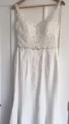 Maggie Sottero crepe wedding dress 'Alaina' - Before & after clean