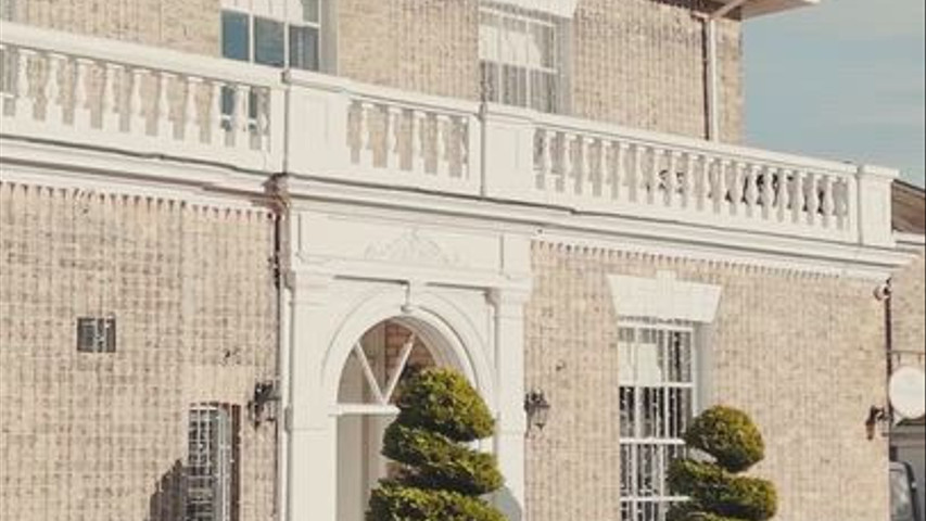 Dunedin Country House