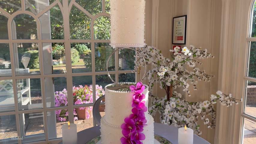 Tall wedding cake with separator