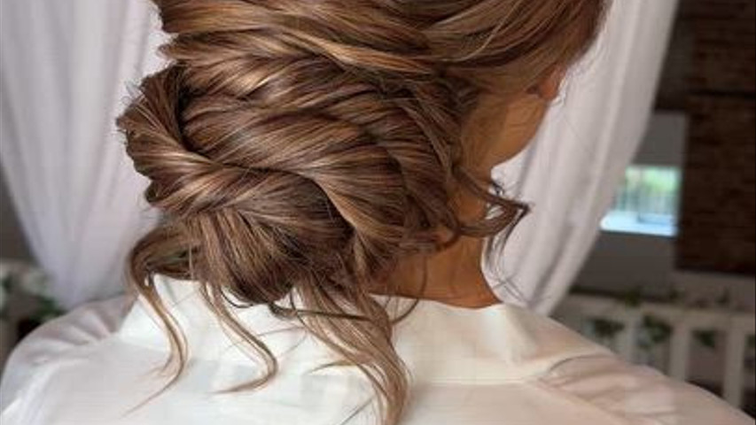 Romantic bridal hair up 
