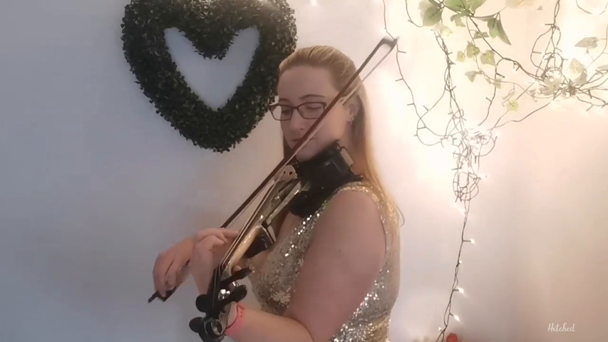 Ill be home for christmas christmas songs performed by laura seymour live on electric violin 