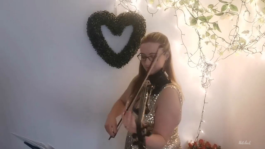 Jingle bells christmas songs performed by laura seymour live on electric violin 