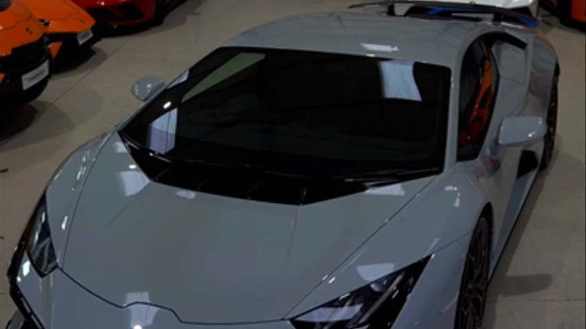 grey Lamborghini Huracan Tecnica