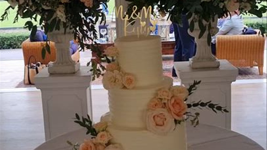 The kings wedding cake set up