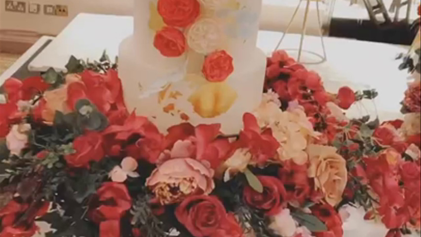 Red and pink fondant wedding cake