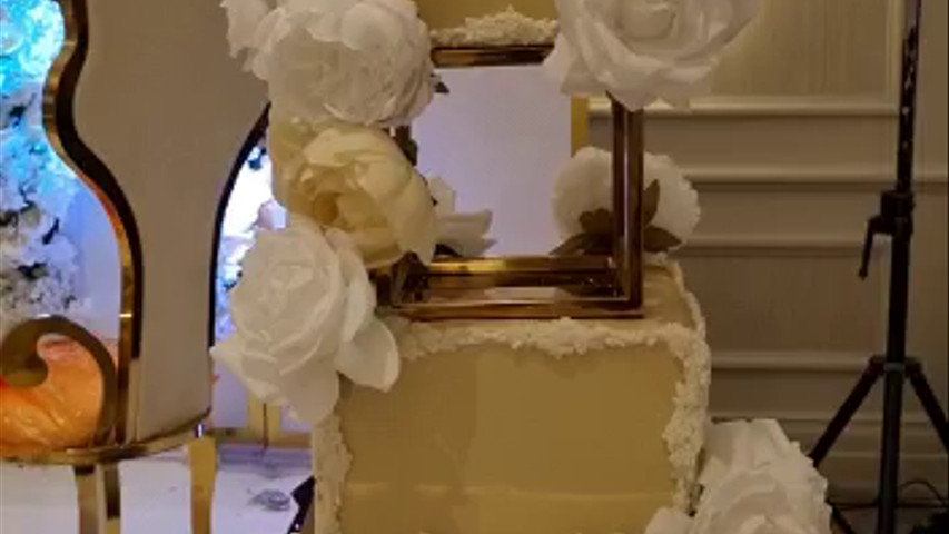 Ivory fondant wedding cake 