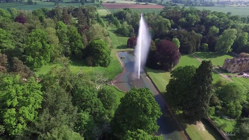 Stanway House and fountain 