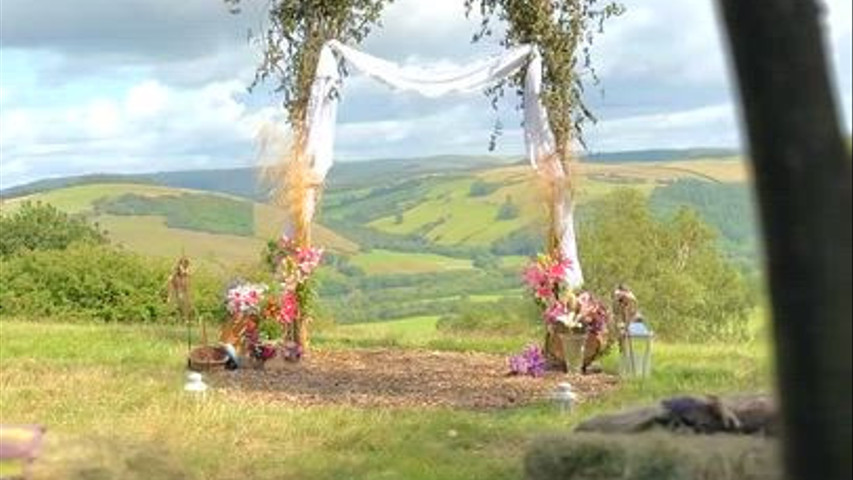Hilltop arch -perfect backdrop for ‘I do’