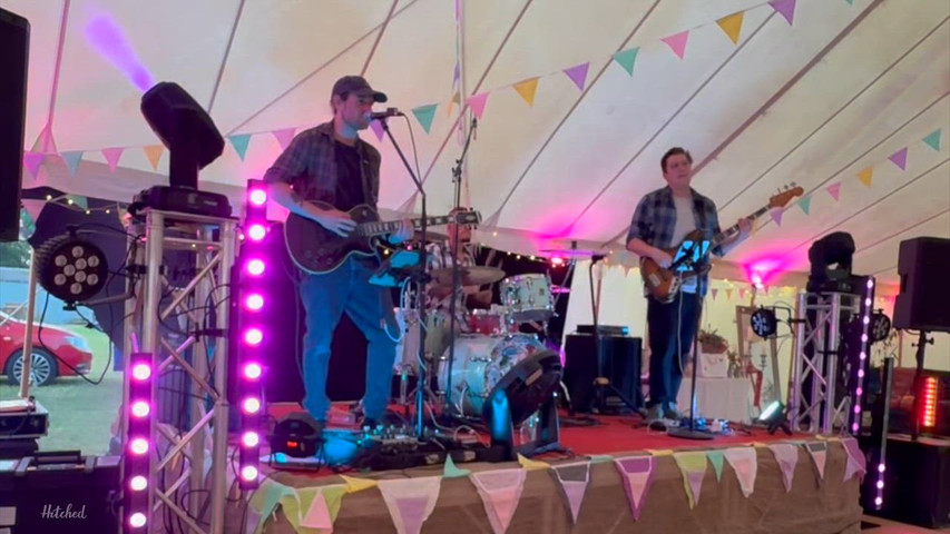 Sex On Fire - Live In Wiltshire