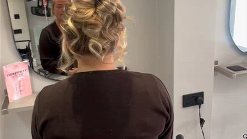 A content day in the salon 