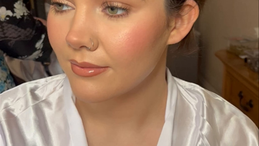 Shauna’s glowy bridesmaid soft glam