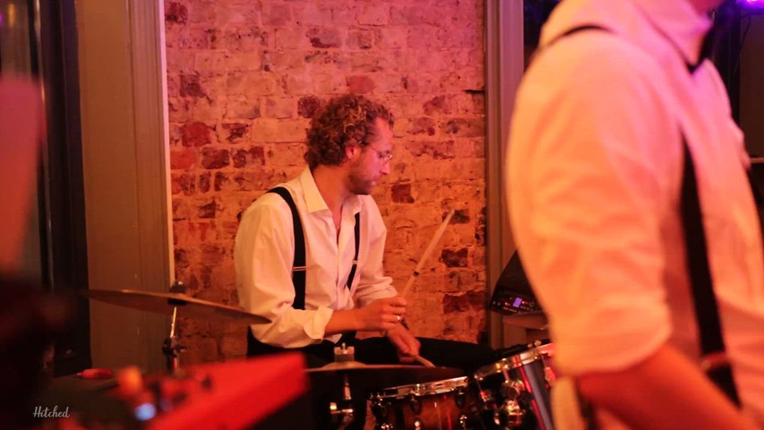 Everybody (Backstreet’s Back) - The Noughtie Boys 