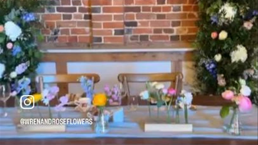 Relaxed, country-garden vibe florals…