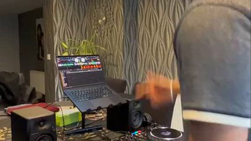 DJ