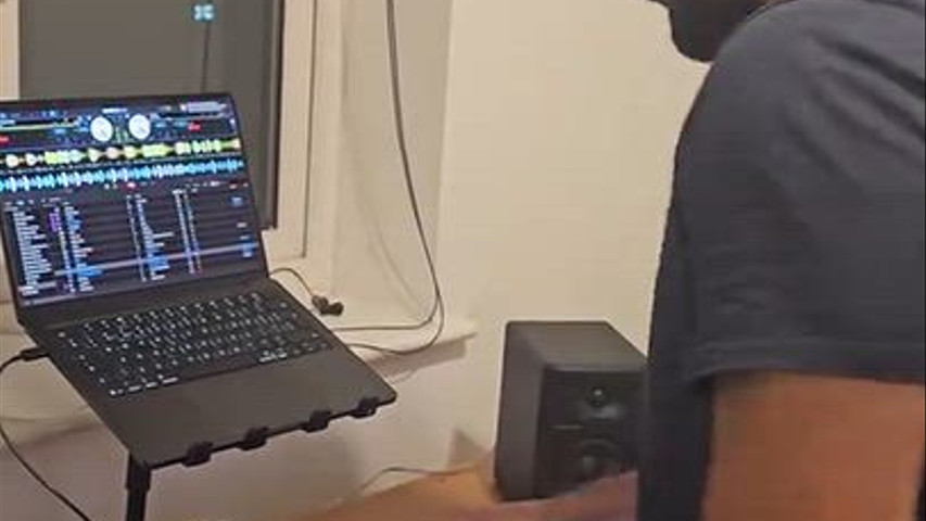 DJ