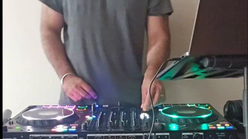 DJ