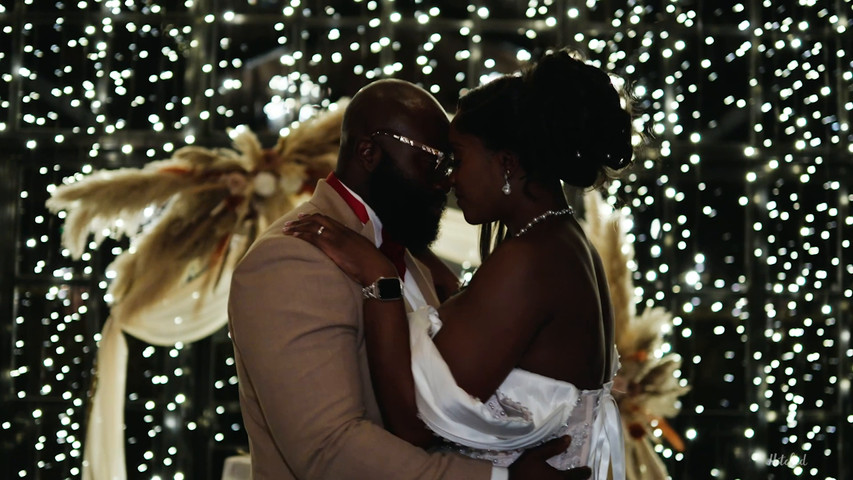 Liz & Nanye // Hidden River Barn